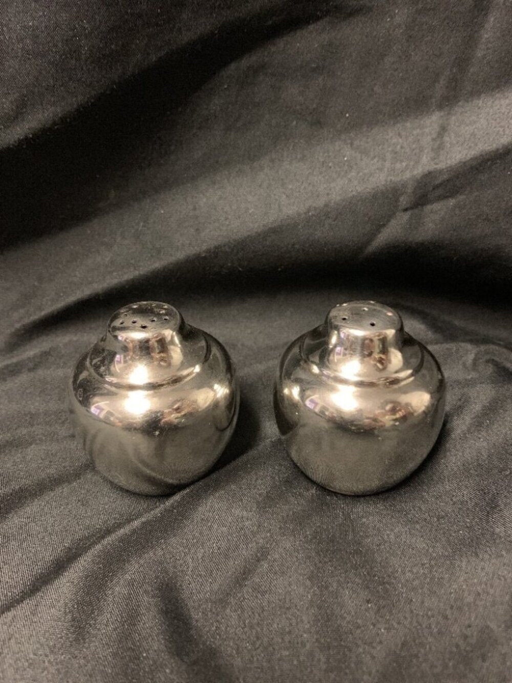WM Rogers & Son Vintage Silver Plated Salt and Pepper Shakers Set EUC X3